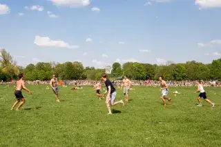 20201229_Outdoor_Sport Ultimate Frisbee im Sommer im Englischen Garten