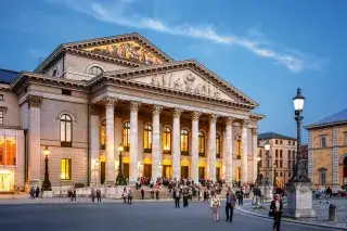 Bayerische Staatsoper: Nationaltheater am Abend Bayerische Staatsoper: Nationaltheater am Abend